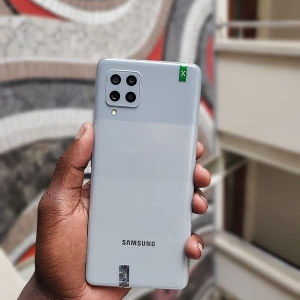 Samsung Galaxy A42 - Image 2